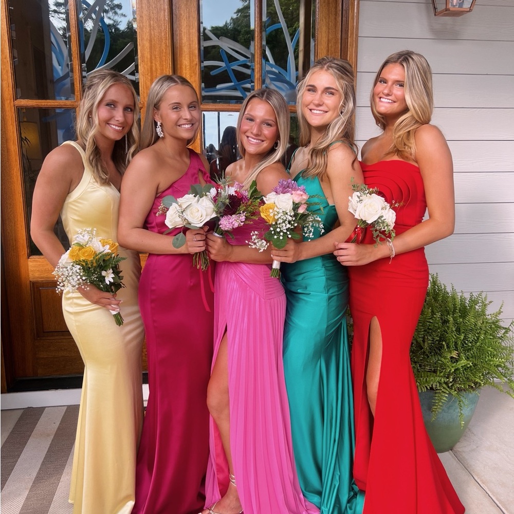 Elegant Women's Multicolor Evening Dresses